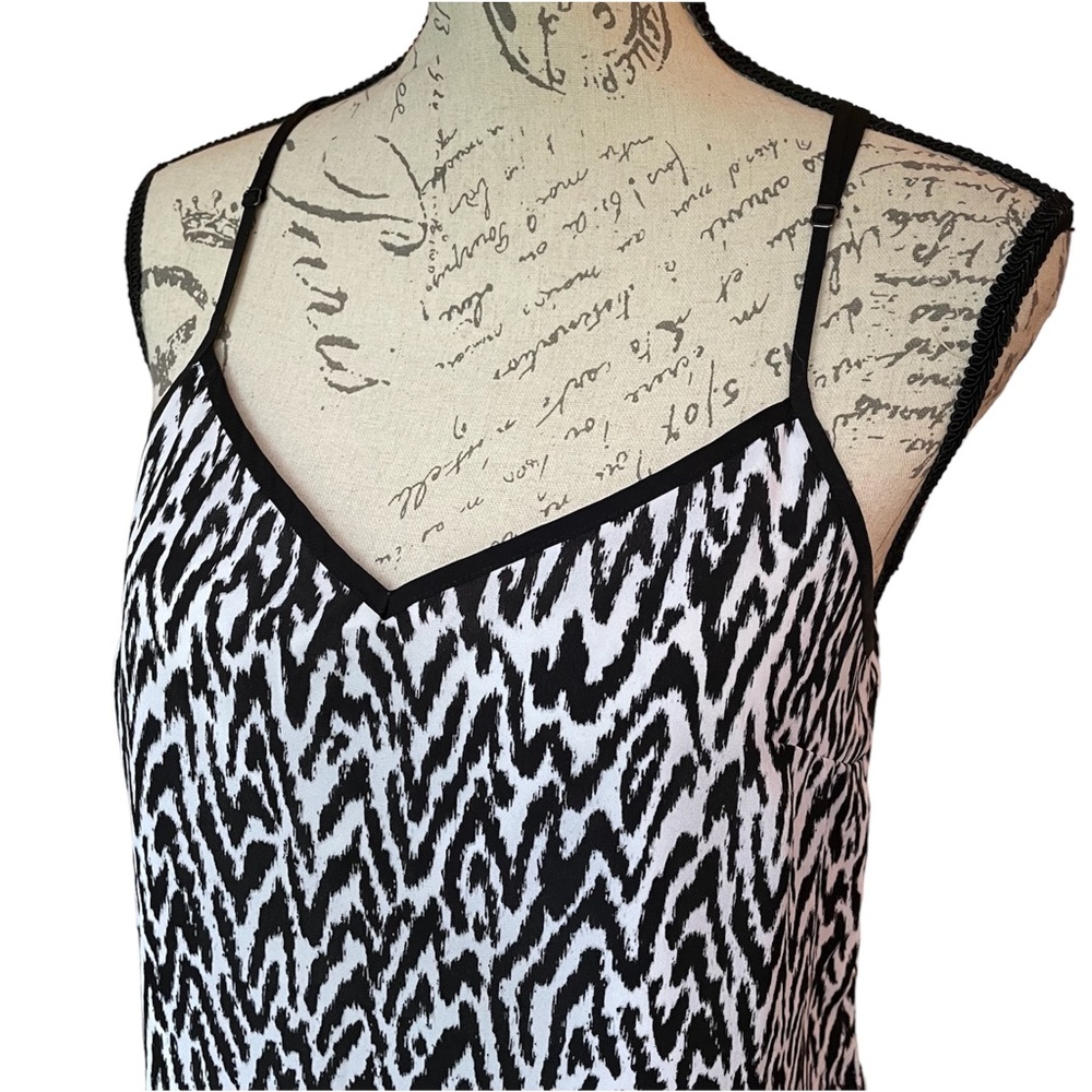 Banana Republic Black & White Abstract Tank Top Adjustable Straps Flowy V Neck